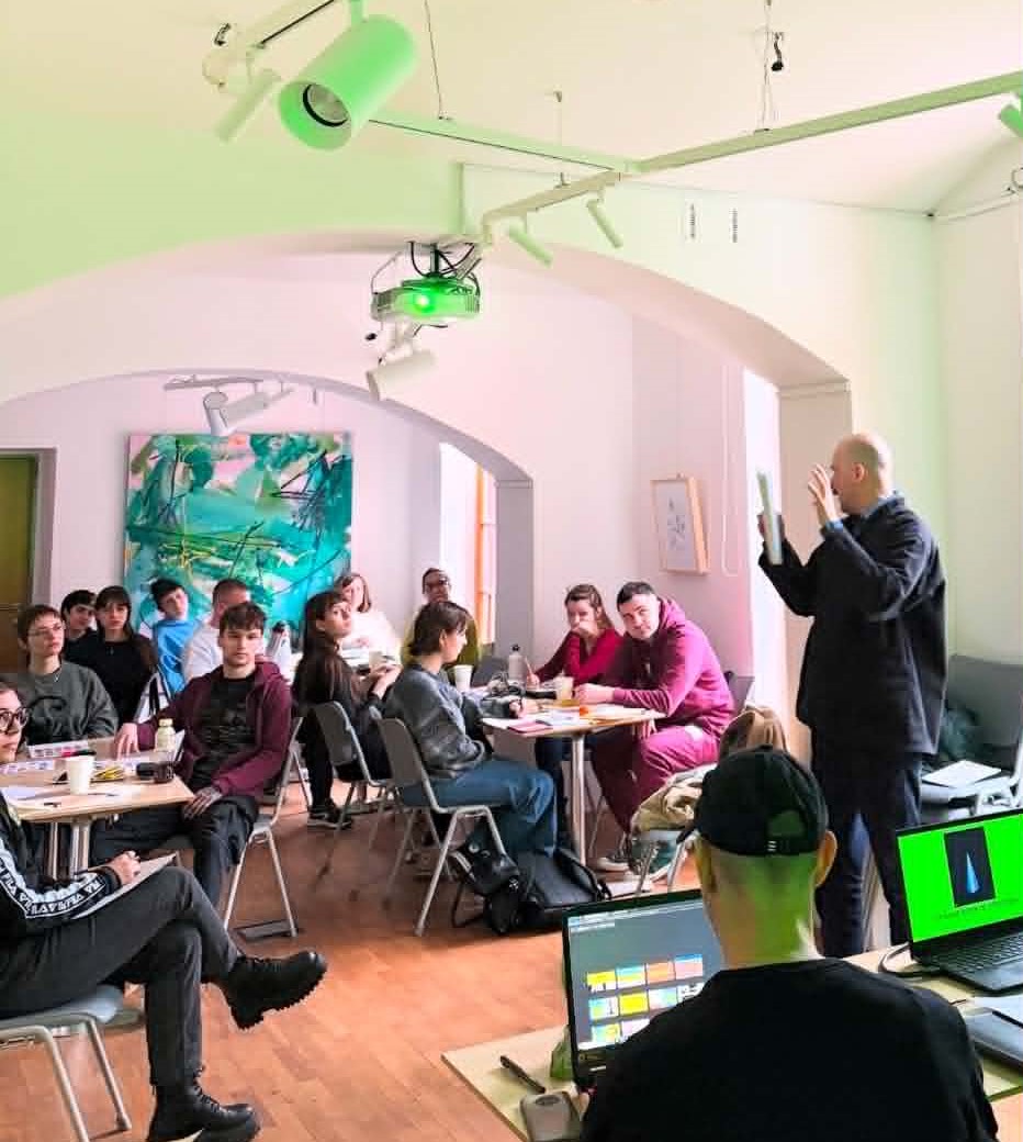 The ArtTech Youth project, co-organised by the Innovato Institute and PrivatePrint Studio from Skopje, empowered young artists and creatives with digital and creative skills to co-create new artistic expressions at the intersection of art and technology.