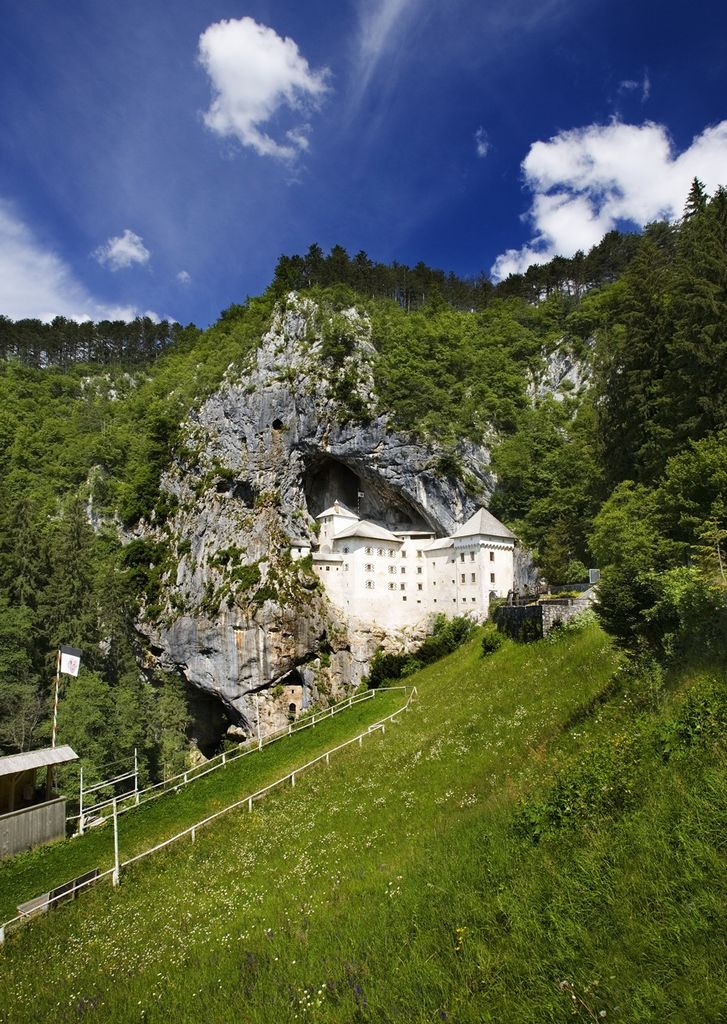 File:Predjama Castle - 01.jpg
