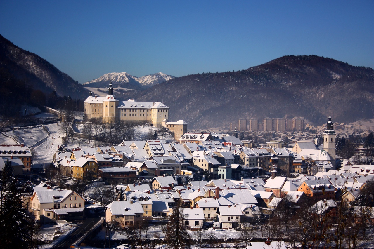 File:Loka Castle 2012 02.jpg