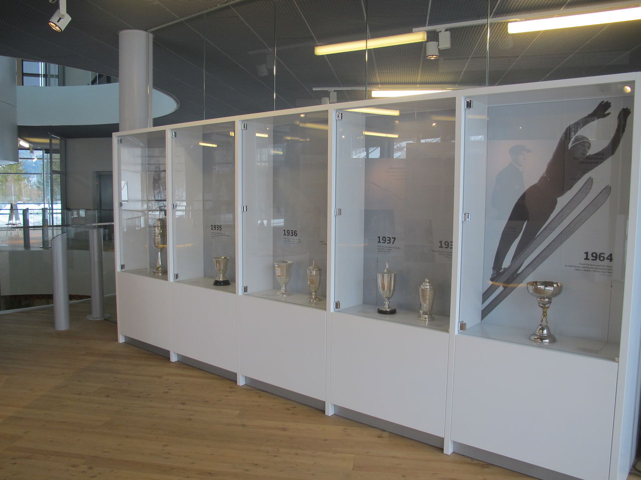 File:Planica Museum 2016 cups collection.JPG