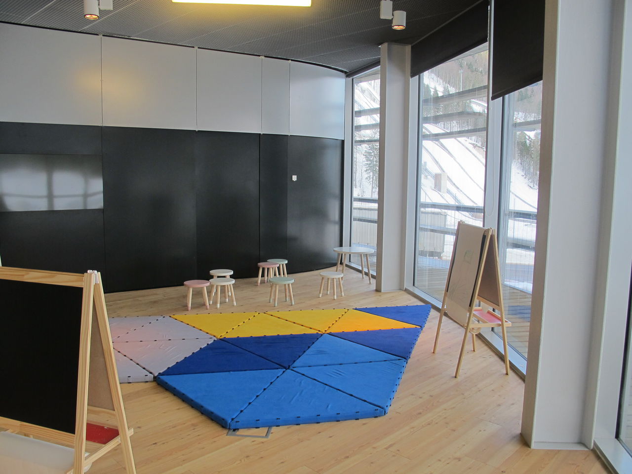 File:Planica Museum 2016 children room.JPG