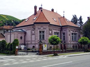 <!--LINK'" 0:97--> in the Oskar Laubhaimer's neo-baroque villa from 1906.