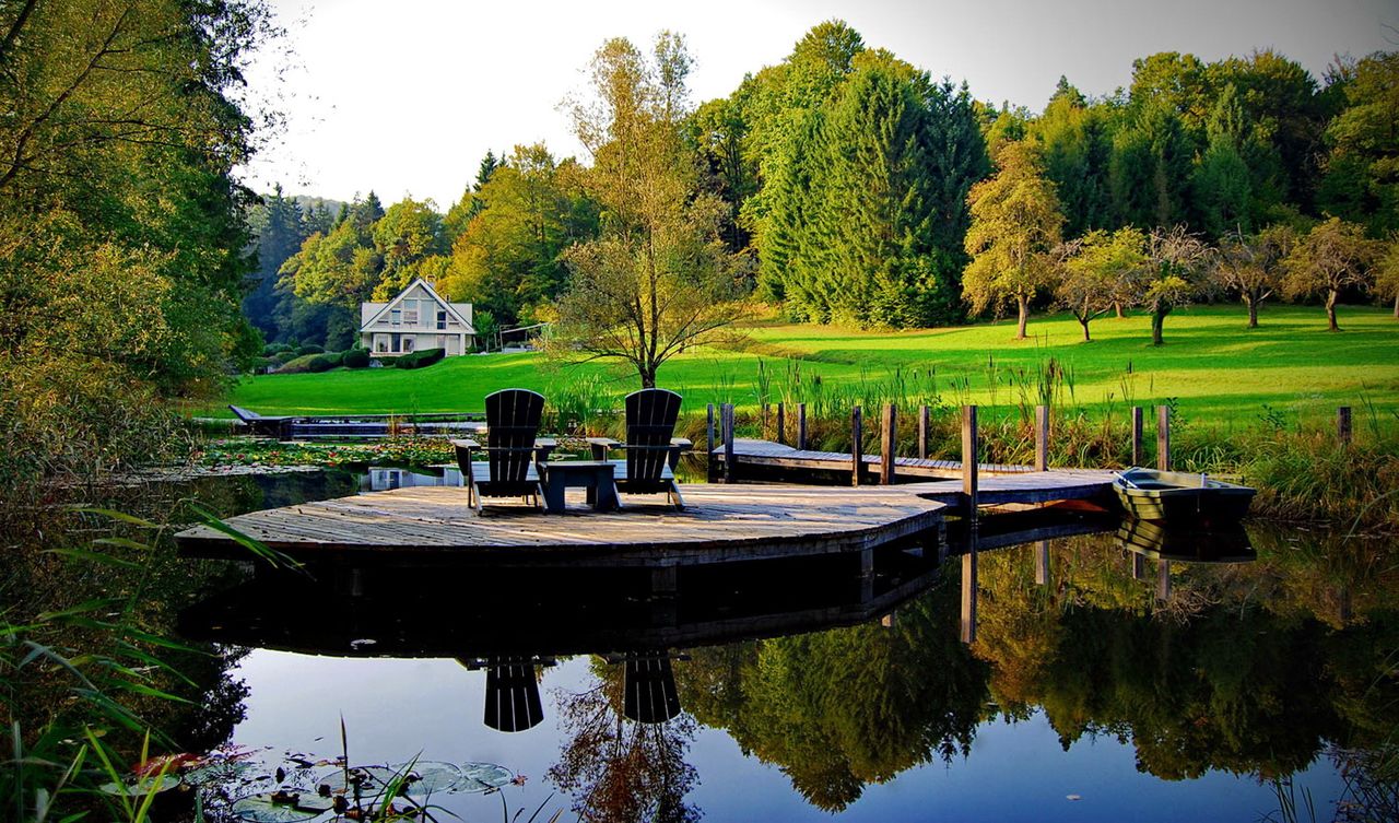 File:Landscape 2009 romantic country garden.jpg